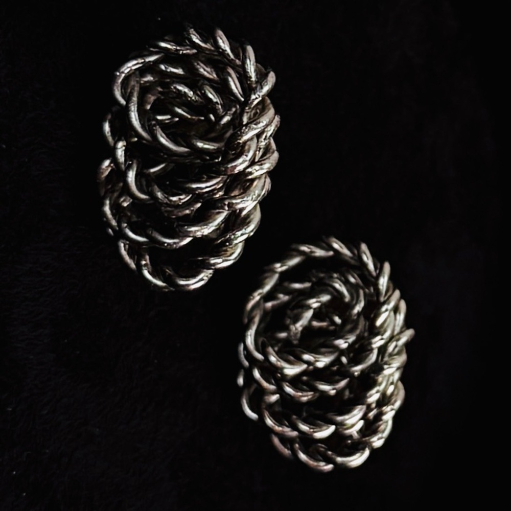Vintage weighted, twisted aged silvertone screw back clip on earrings